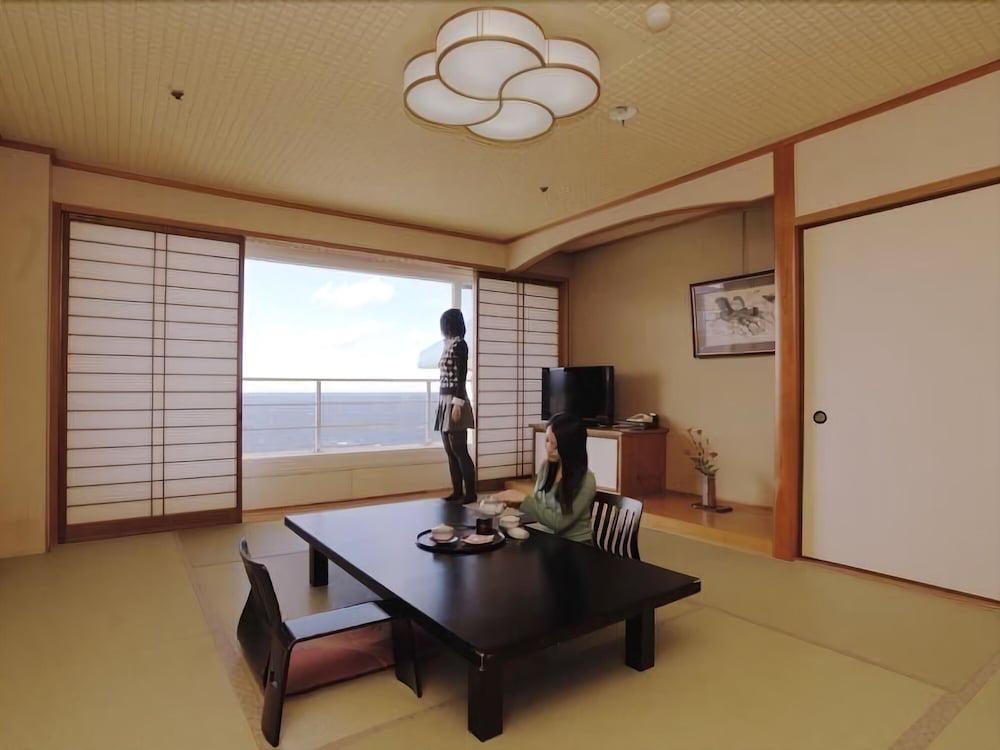 Shirahama Key Terrace Hotel Seamore Экстерьер фото